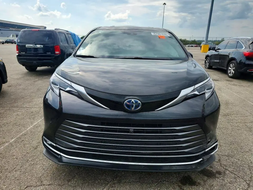 2022 TOYOTA SIENNA PLATINUM 7-PASSENGER  