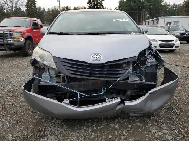 2013 TOYOTA SIENNA LE  