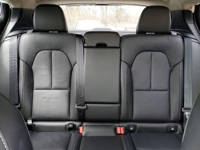 2023 VOLVO XC40 PLUS  