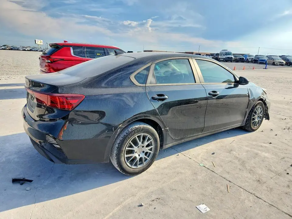 2022 KIA FORTE FE  