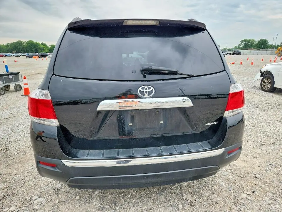 2013 TOYOTA HIGHLANDER SE  