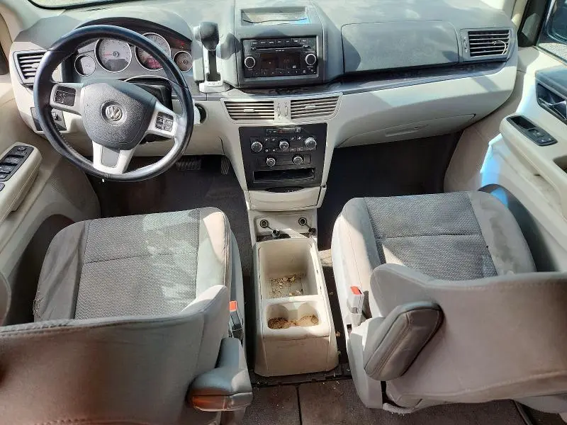 2011 VOLKSWAGEN ROUTAN S  