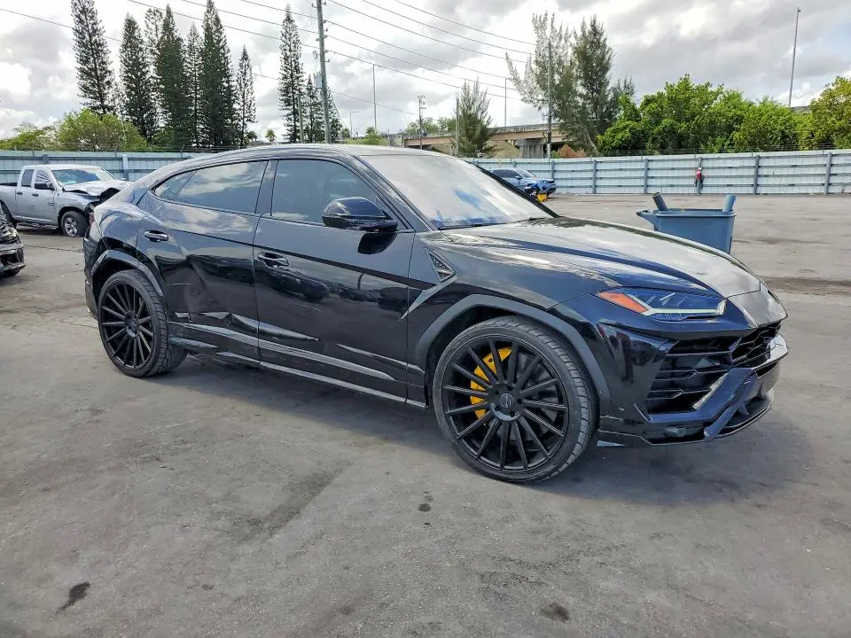 2020 LAMBORGHINI URUS   