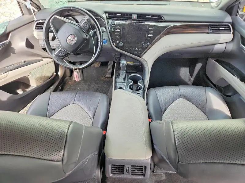 2020 TOYOTA CAMRY XLE  