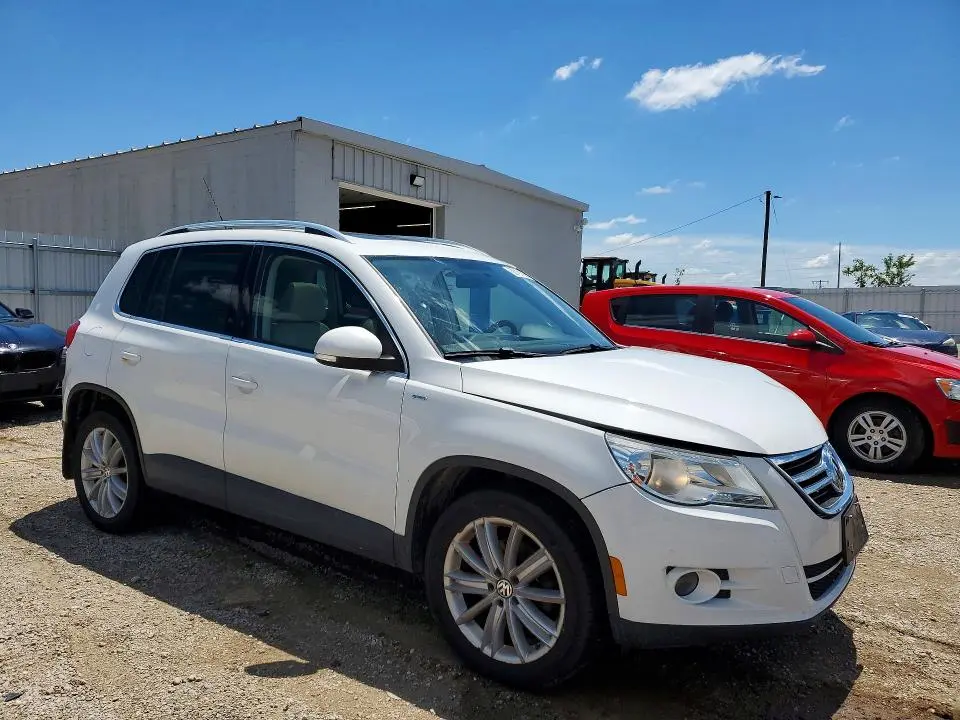 2010 VOLKSWAGEN TIGUAN SE  