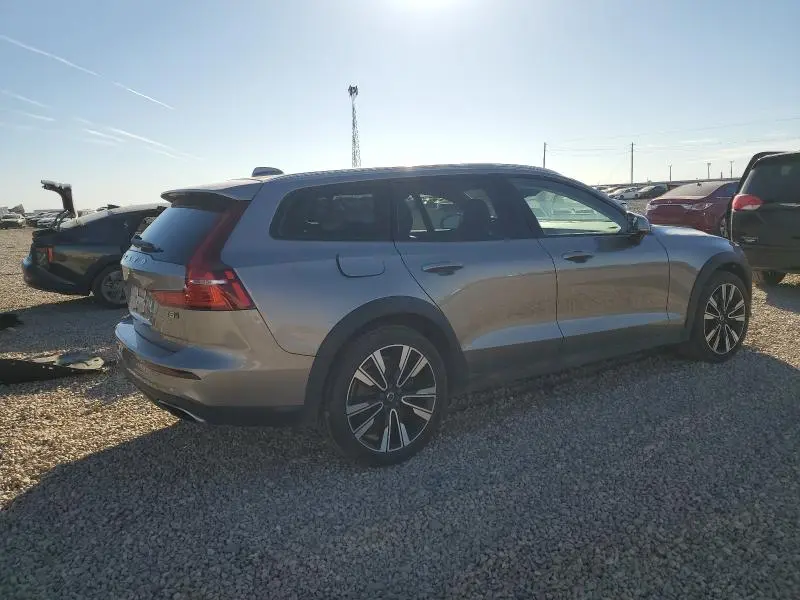 2020 VOLVO V60 CROSS COUNTRY T5 MOMENTUM  