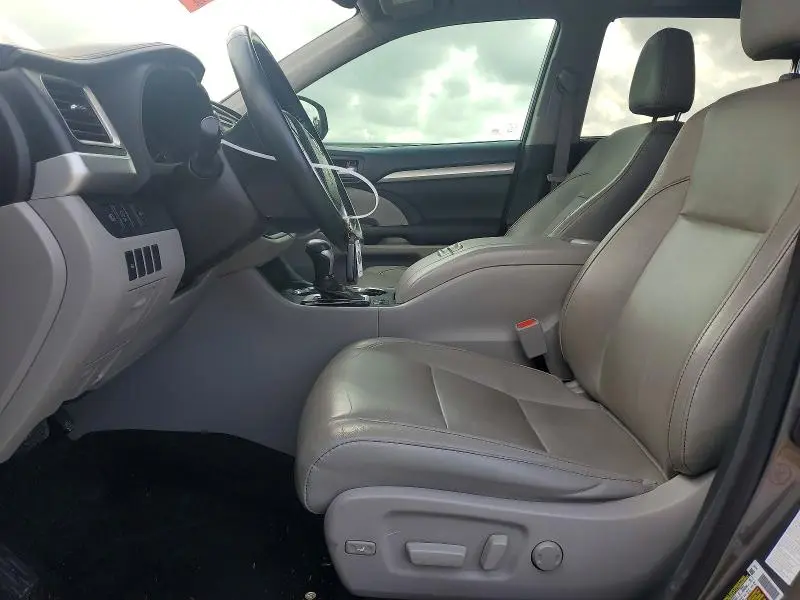 2017 TOYOTA HIGHLANDER XLE  