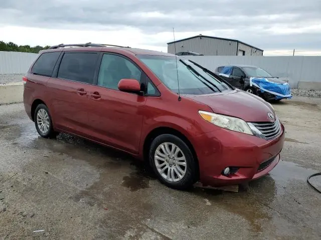 2011 TOYOTA SIENNA XLE  