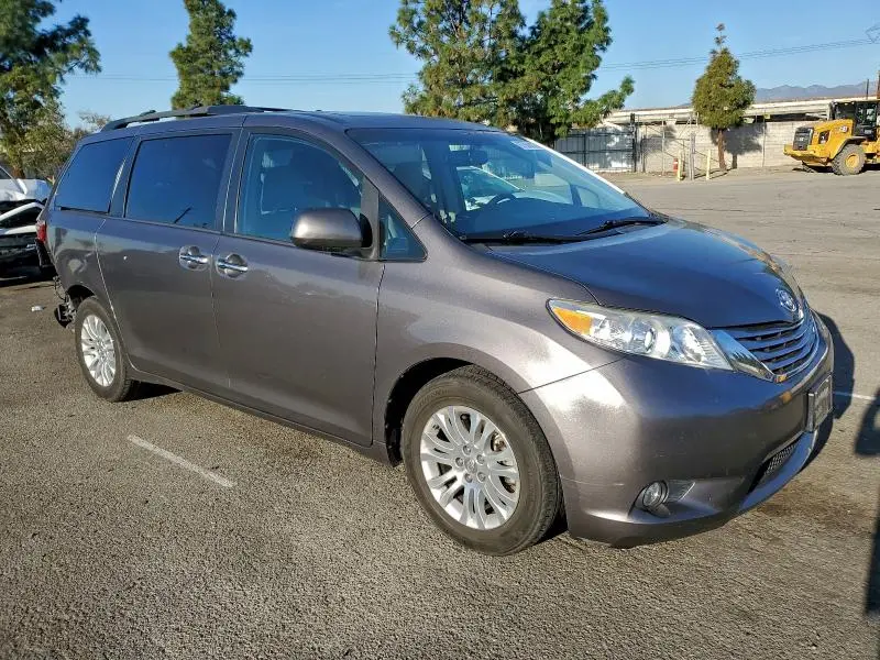 2016 TOYOTA SIENNA XLE  