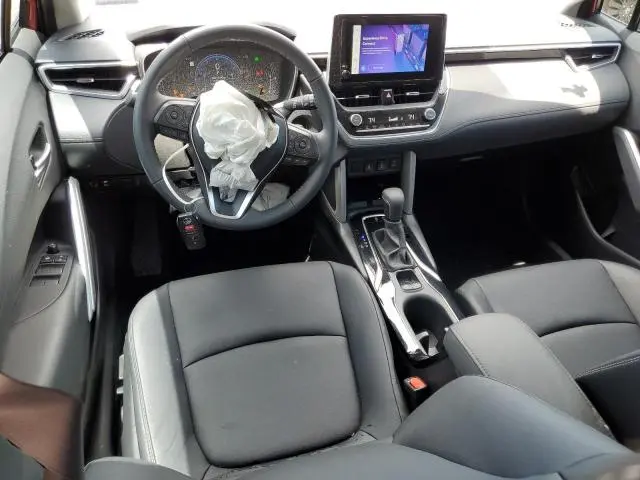 2024 TOYOTA COROLLA CROSS XLE  