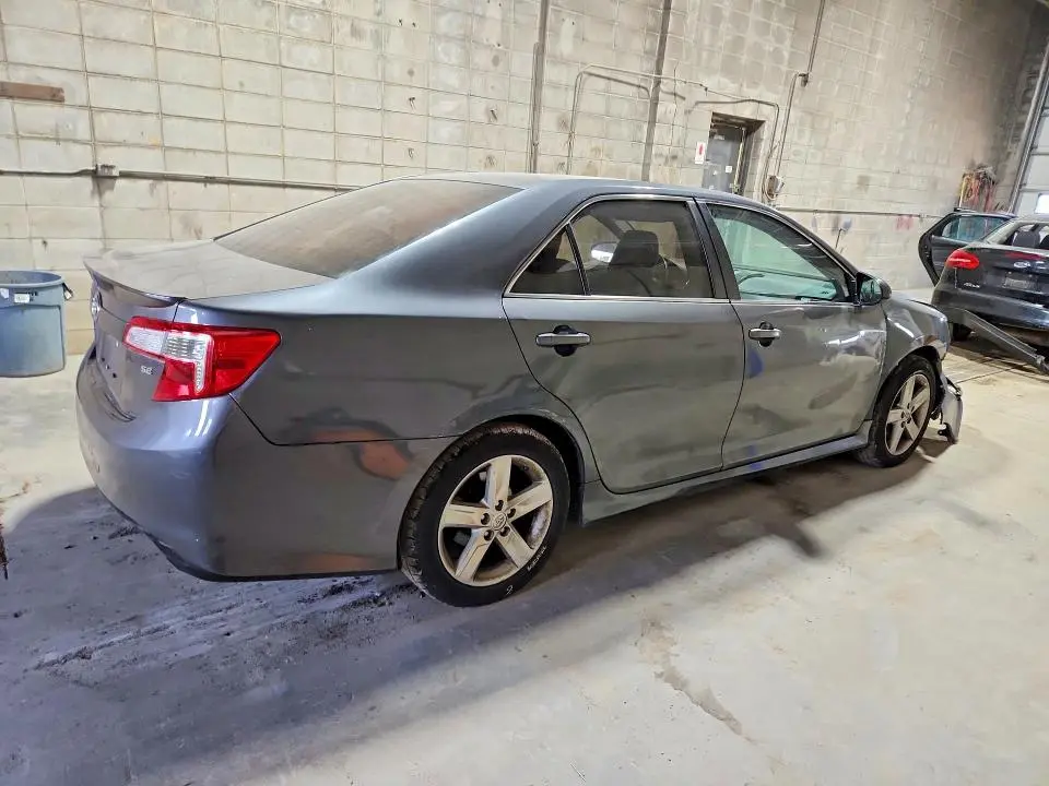 2013 TOYOTA CAMRY SE  