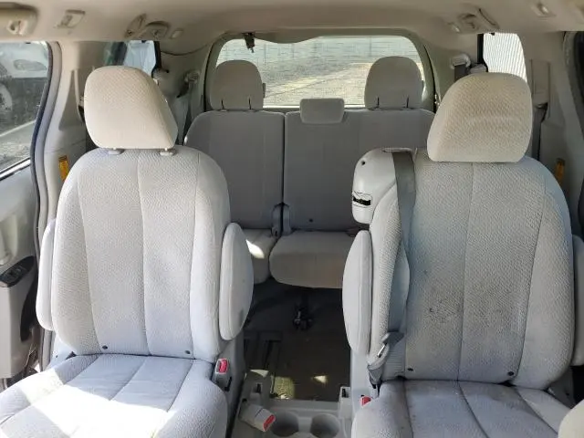 2014 TOYOTA SIENNA LE  