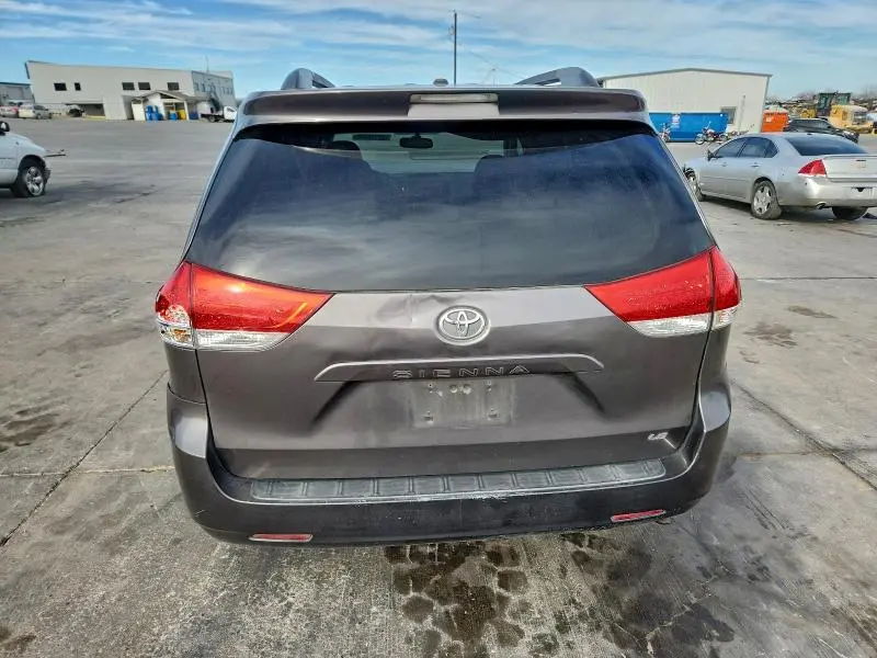 2012 TOYOTA SIENNA LE  