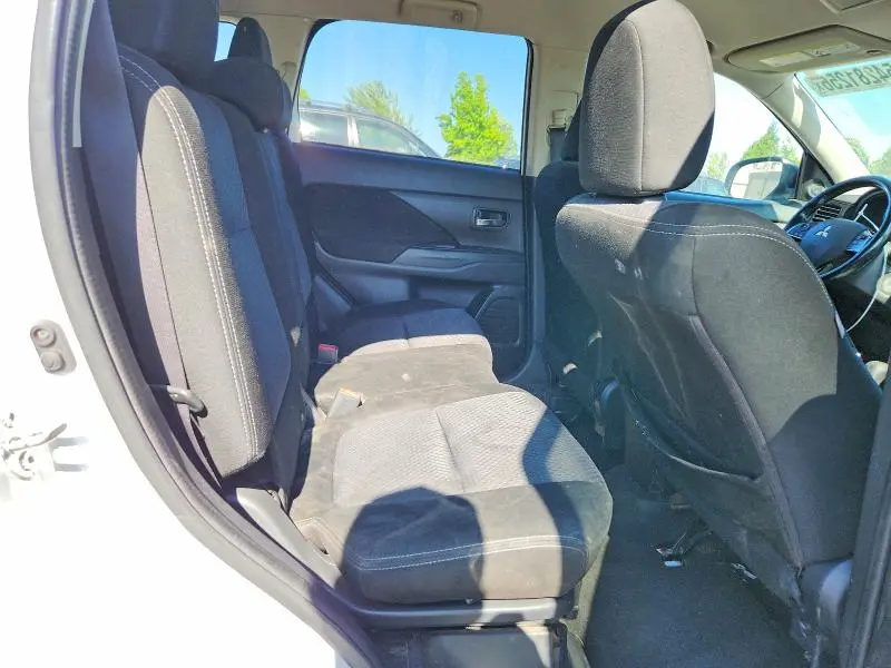 2016 MITSUBISHI OUTLANDER ES  