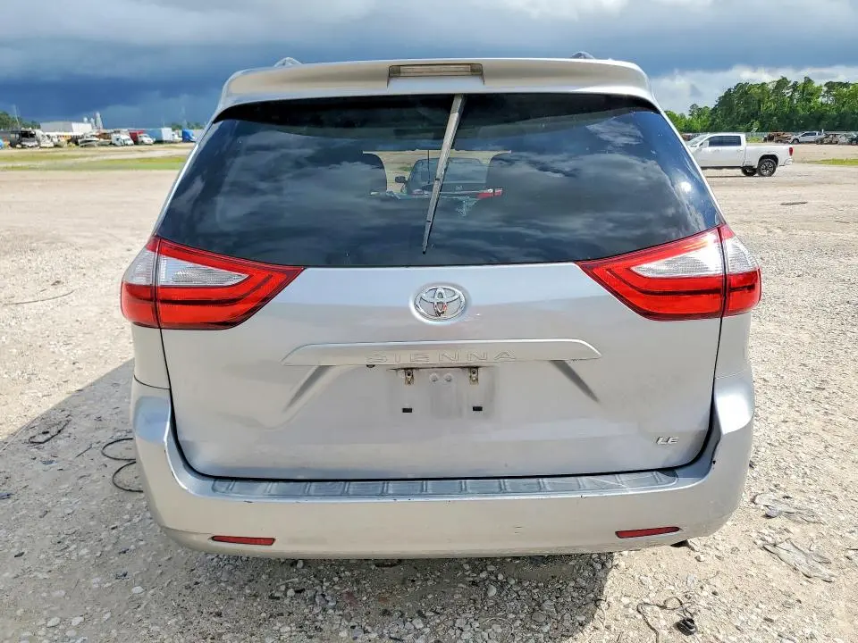 2017 TOYOTA SIENNA LE  
