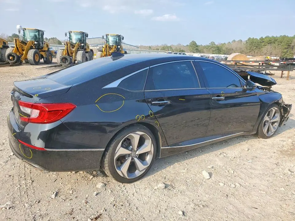 2018 HONDA ACCORD TOURING  