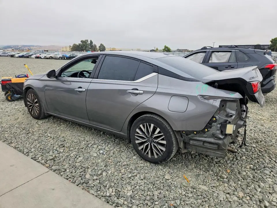 2023 NISSAN ALTIMA SV  