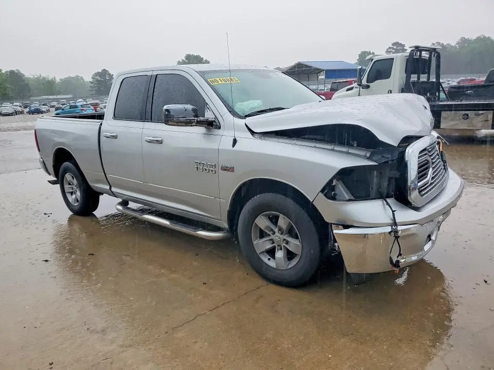 2016 RAM 1500 SLT  