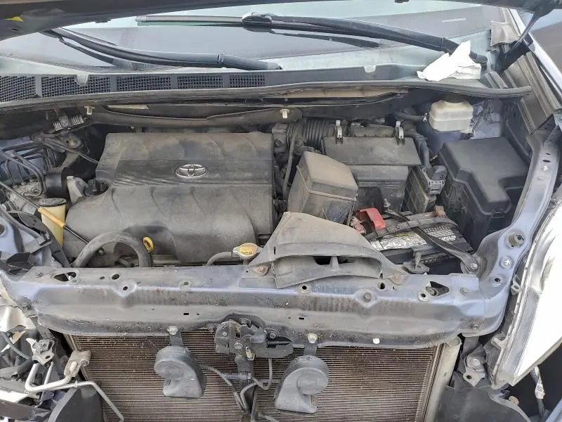 2014 TOYOTA SIENNA LE  