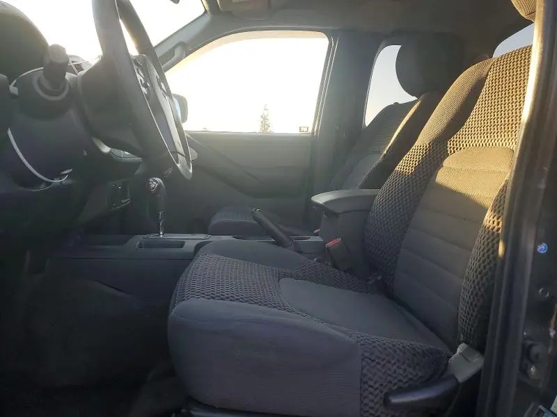 2013 NISSAN FRONTIER SV  