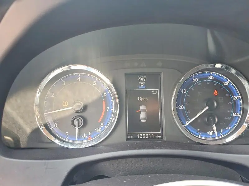 2018 TOYOTA COROLLA XLE  