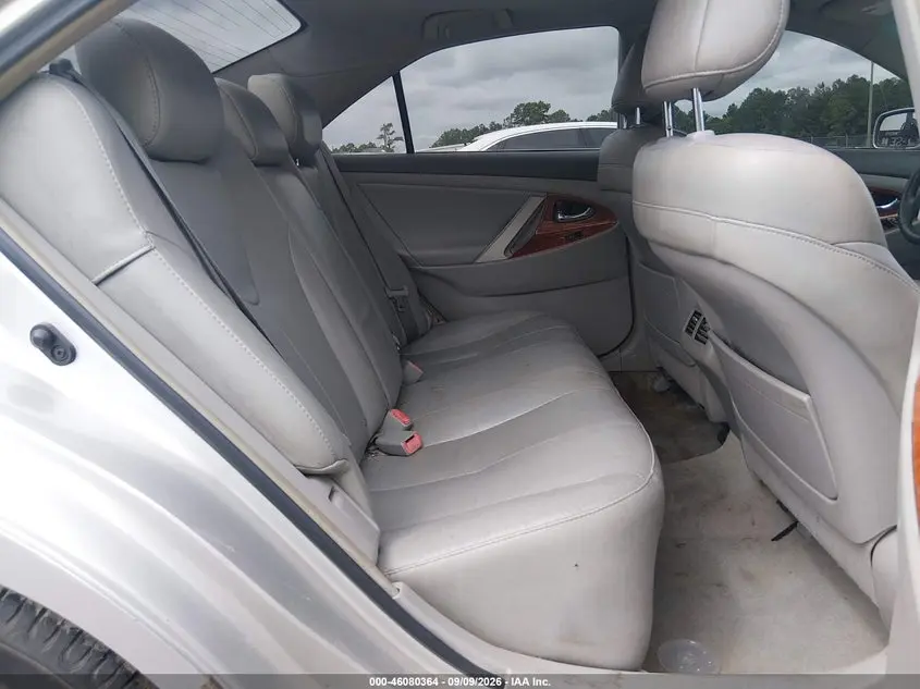 2011 TOYOTA CAMRY XLE V6