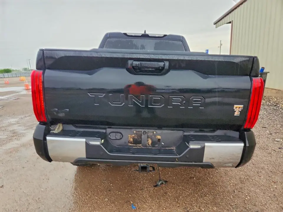 2022 TOYOTA TUNDRA SR5  