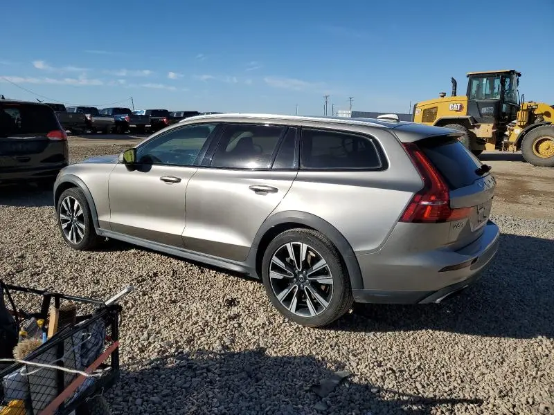 2020 VOLVO V60 CROSS COUNTRY T5 MOMENTUM  