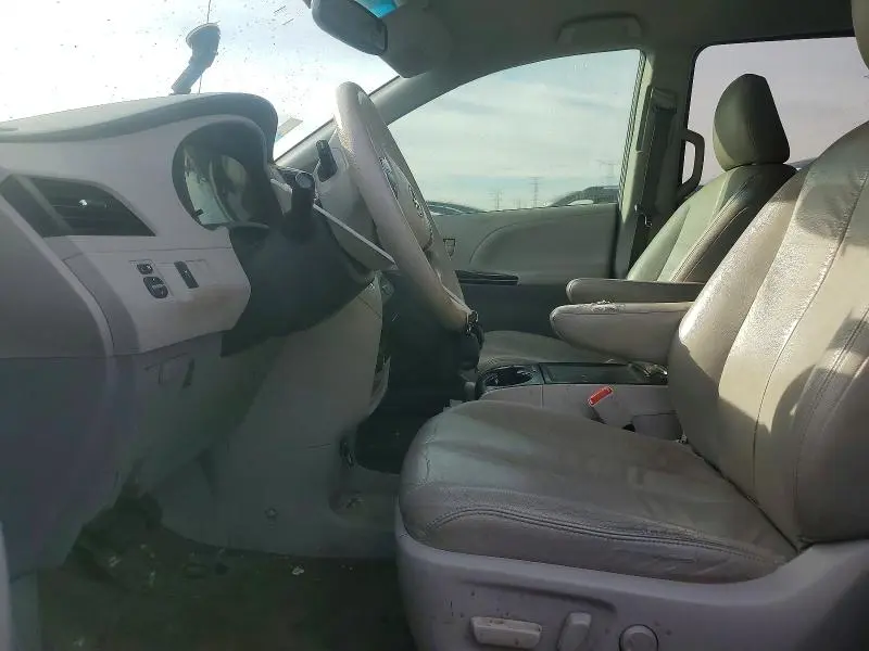 2012 TOYOTA SIENNA LE  