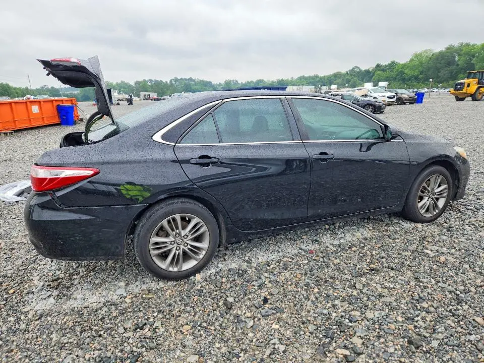 2017 TOYOTA CAMRY SE  