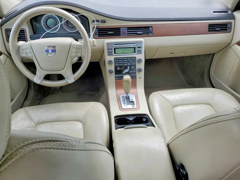 2010 VOLVO XC70 3.2  