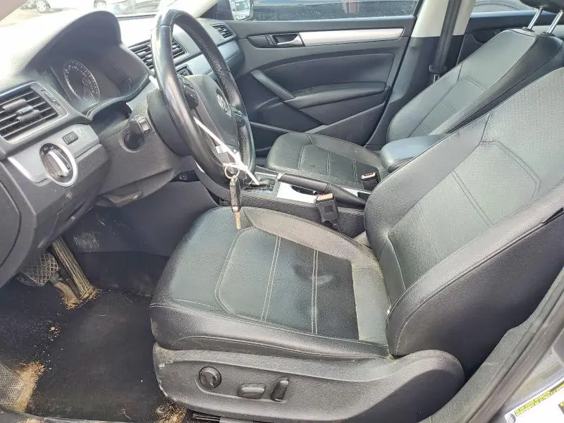 2013 VOLKSWAGEN PASSAT SE  