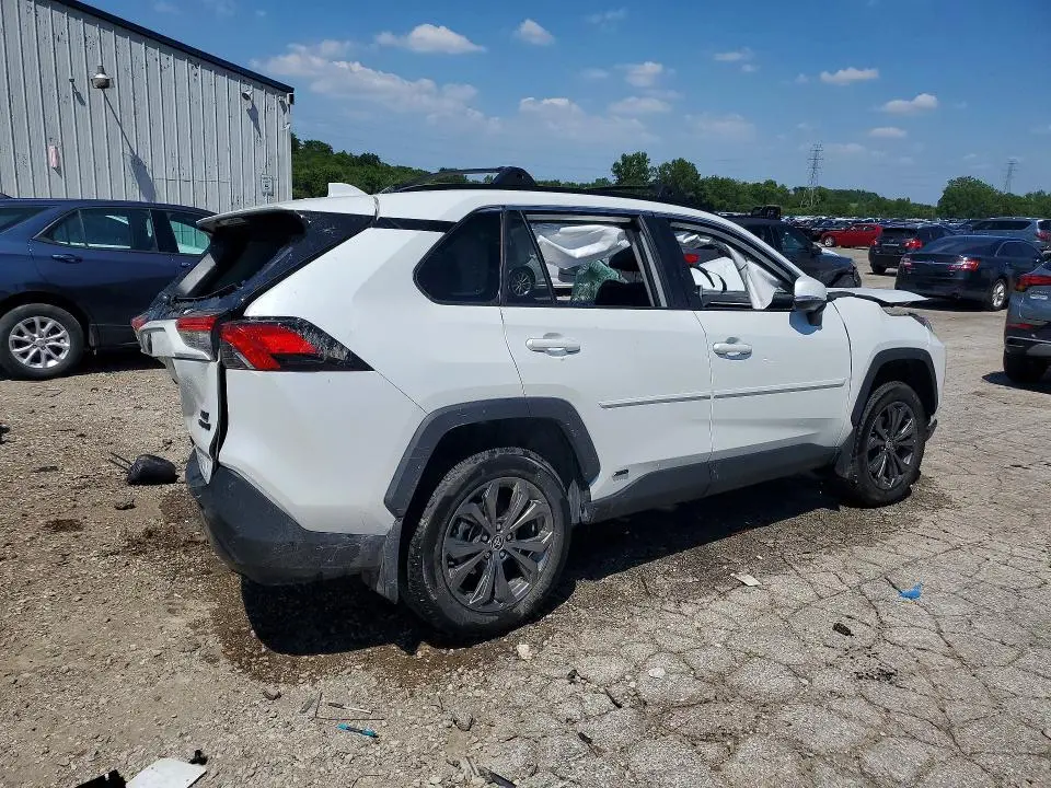 2024 TOYOTA RAV4 XLE PREMIUM  