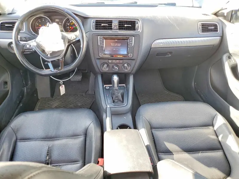2016 VOLKSWAGEN JETTA SE  