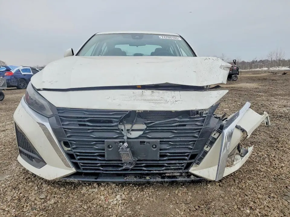 2023 NISSAN ALTIMA SV  