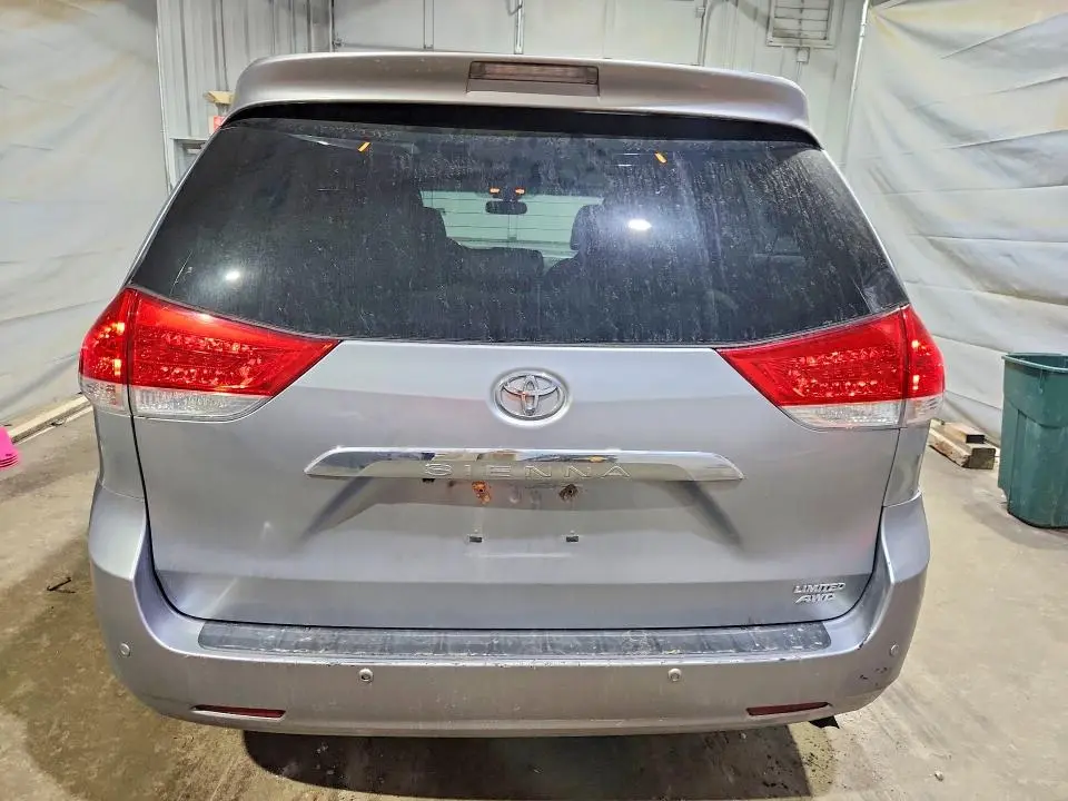 2013 TOYOTA SIENNA LIMITED 7-PASSENGER  