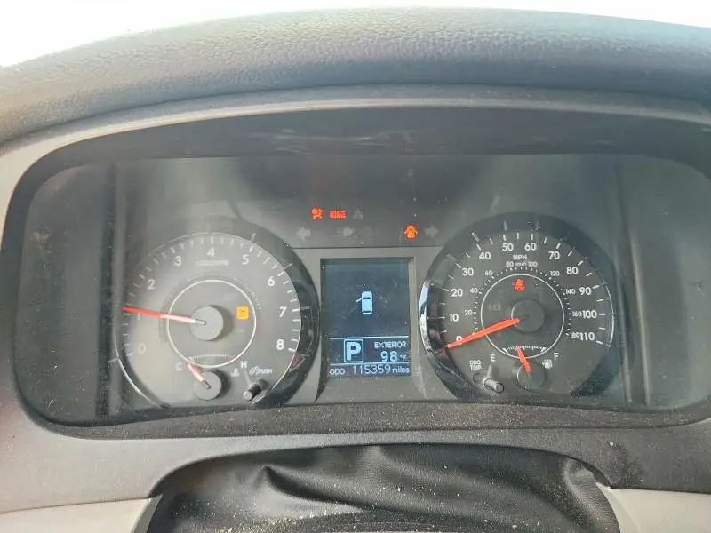 2017 TOYOTA SIENNA LE  