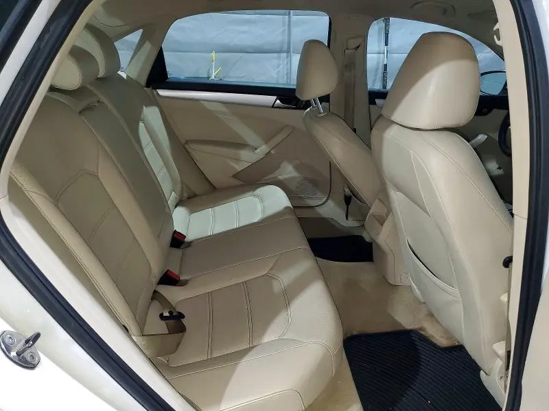 2012 VOLKSWAGEN PASSAT SE  