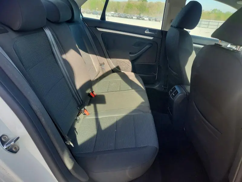 2010 VOLKSWAGEN JETTA S  