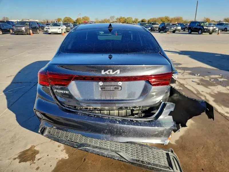 2024 KIA FORTE LX  