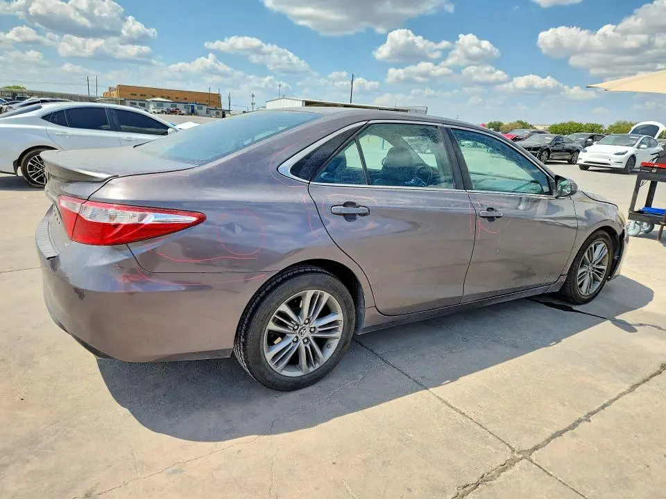 2016 TOYOTA CAMRY SE  