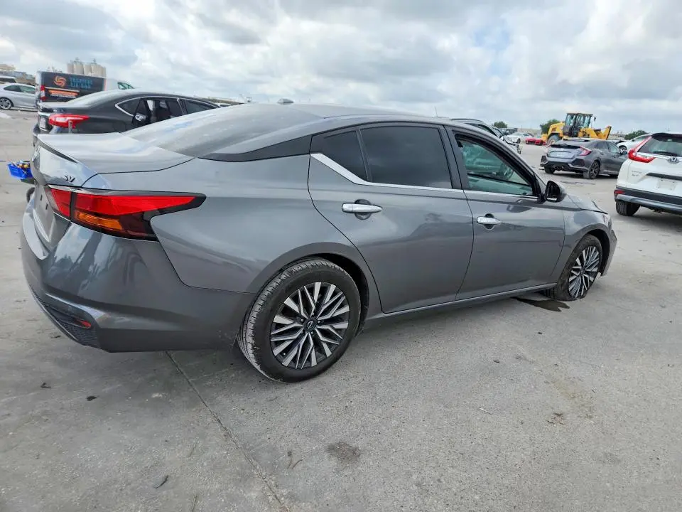 2023 NISSAN ALTIMA SV  