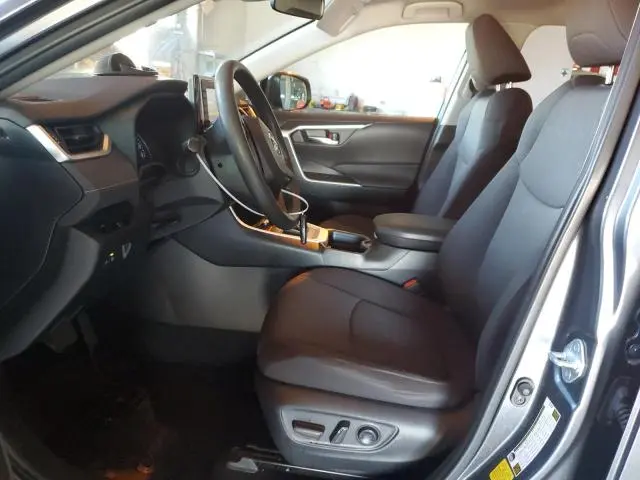 2021 TOYOTA RAV4 XLE  