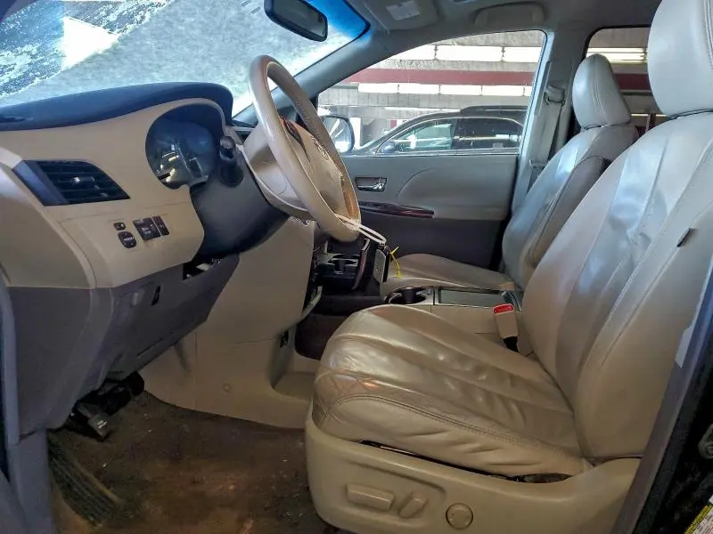 2011 TOYOTA SIENNA XLE  