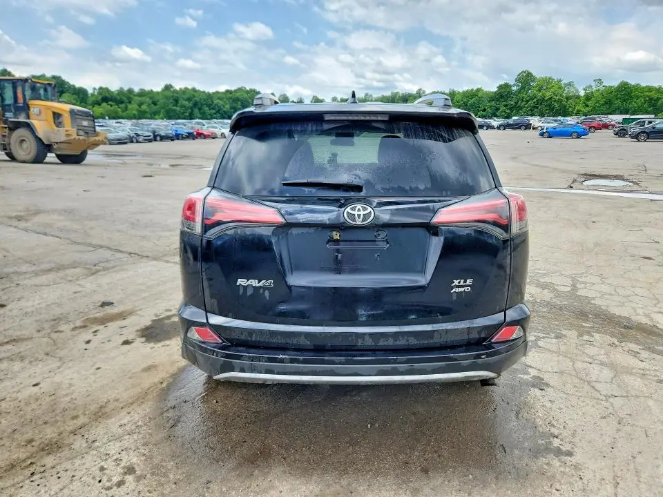 2018 TOYOTA RAV4 XLE  