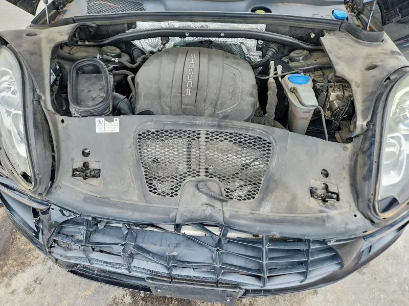 2017 PORSCHE MACAN   