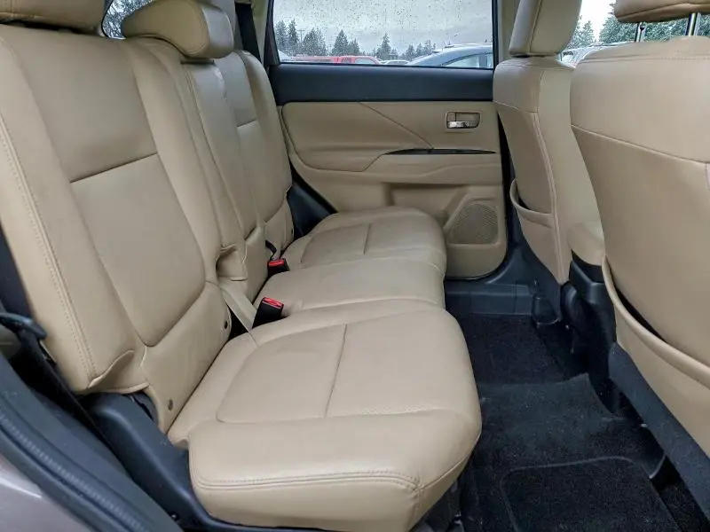 2016 MITSUBISHI OUTLANDER SE  