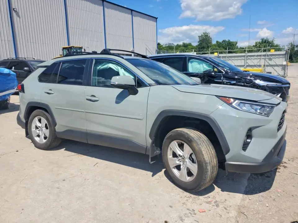 2021 TOYOTA RAV4 XLE  