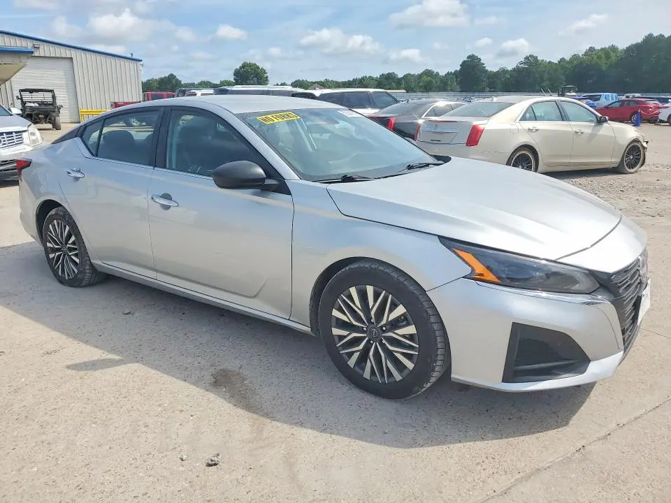 2024 NISSAN ALTIMA SV  
