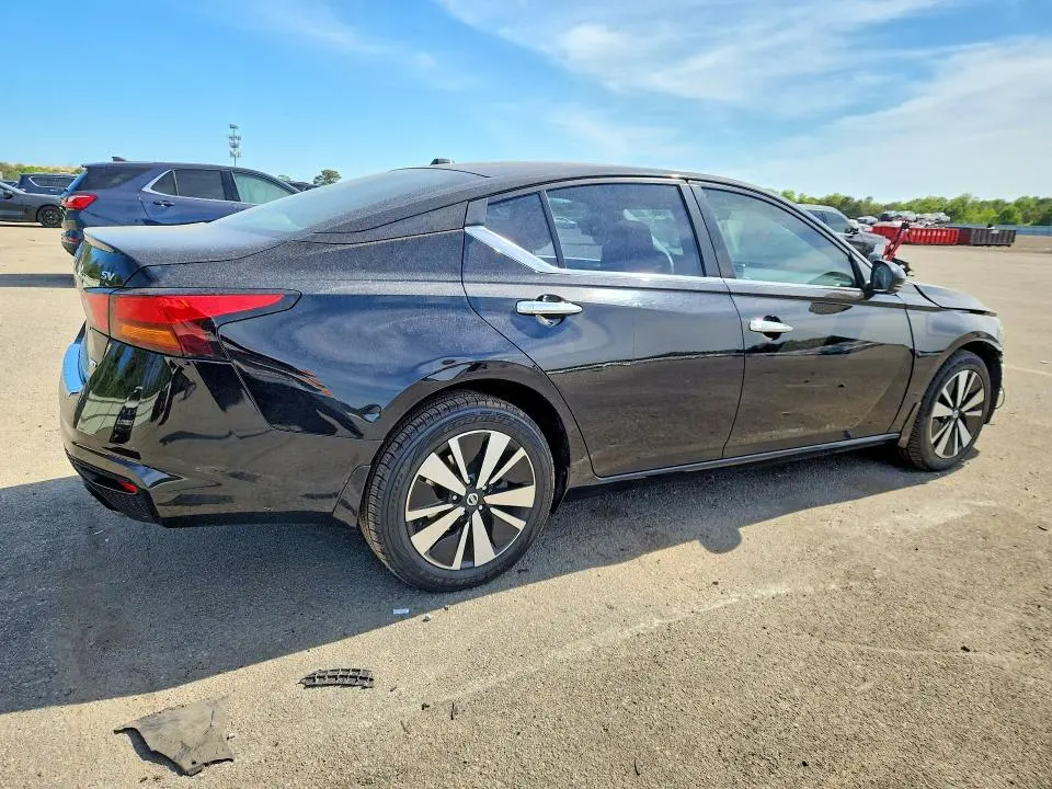 2021 NISSAN ALTIMA SV  
